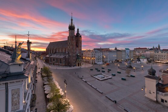 Rynek główny w Krakowie o wschodzie słońca